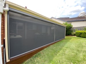 Stores enrouleurs d'<span class=keywords><strong>extérieur</strong></span> Foshan, coupe-vent, en fibre de verre, <span class=keywords><strong>pour</strong></span> jardin étroit, <span class=keywords><strong>véranda</strong></span> - Product Image 1