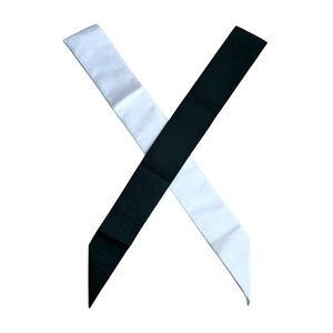 Écharpe de Cérémonie Maçonnique du 17e Degré, Rite Écossais Traditionnel, Régalia Noire et Blanche, Design en Satin Bicolore Noir et Blanc - Product Image 1