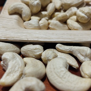 Núcleos de Anacardo Africanos W450 de Alto Estándar, 100% Naturales, Orgánicos y Frescos para Aplicaciones de Fabricación de Alimentos a Gran Escala - Product Image 1