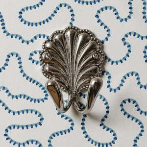 Crochet mural décoratif en argent avec 2 supports, finition polie, excellente qualité, pour manteaux, articles de quincaillerie, fixation sur porte d'armoire - Product Image 1