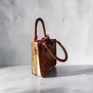 Sac bandoulière bohème en cuir véritable pour femme avec motif géométrique, fermeture éclair à pompon et sangle d'épaule - Product Image 2