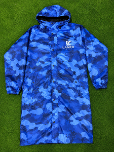 Manteau de pluie long imperméable camouflage bleu personnalisé, coupe-vent à capuche, veste de pluie d'extérieur par sublimation avec logo personnalisé pour homme - Product Image 6