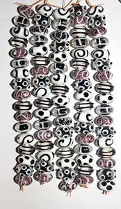 Perles en verre soufflé de qualité supérieure EXCEL EXPORTS, 16~18 mm, forme irrégulière, brins de 8 pouces, emballage en boîte pour la fabrication de bijoux - Product Image 5