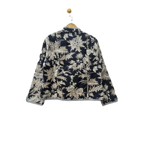 Veste d'hiver en coton pur indien Kantha matelassée, écologique, imprimée à la main, motif floral, avec décoration à rayures et rivets - Product Image 6