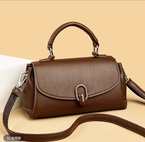 Bolso de Hombro de Cuero Genuino Marrón para Mujer con Asa Superior y Correa Ajustable, Diseño Minimalista para Uso Diario - Product Image 1