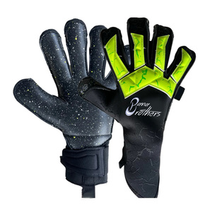 ถุงมือผู้รักษาประตูยางแบบมืออาชีพระบายอากาศ - Product Image 1