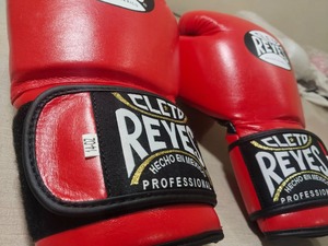 Guantes de Boxeo Profesionales Cleto Reyes, de Cuero Rojo, con Cierre de Velcro, 14oz, para Entrenamiento de Adultos - Product Image 3
