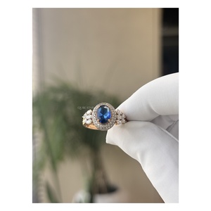 Elegante Anillo de Halo con Diamante Cultivado en Laboratorio de Corte Ovalado de 0.75 Ct, Joyería de Compromiso con Diseño Floral Vintage para Mujer en Oro Sólido de 14 Quilates - Product Image 5