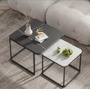 Tables gigognes carrées à motif marbré avec pieds en métal noir minimalistes pour un look moderne, disponibles à prix de gros. - Product Image 1