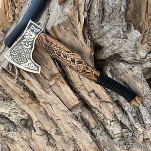 Hacha Vikinga con Diseño Nórdico, Hoja de Acero al Carbono de Grado Industrial, Mango de Madera, Aspecto Artesanal, Artículo Decorativo para Regalo - Product Image 3