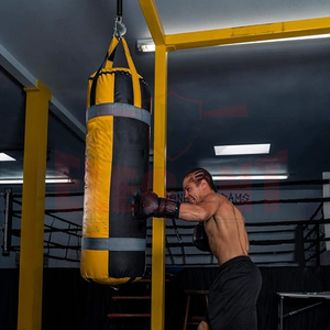 Sac de frappe lourd en cuir bicolore jaune et noir, personnalisé avec logo OEM, vide, pour entraînement de fitness, MMA, kickboxing, gym, usage intensif - Product Image 5