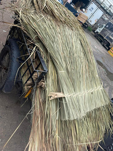 Panneaux de toiture en chaume naturel faits à la main au Vietnam pour la couverture des toits d'hôtels et de complexes hôteliers, utilisation extérieure estivale - Product Image 3