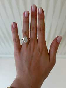 Anillo Solitario con Diamante Cultivado en Laboratorio de 7 Quilates, Corte Alargado, Certificado por IGI - Product Image 2