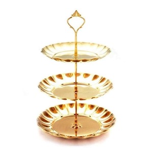Support à gâteau décoratif de qualité supérieure à 3 niveaux en métal argenté pour gâteaux, biscuits, pâtisseries, occasions spéciales, disponible à la vente - Product Image 2