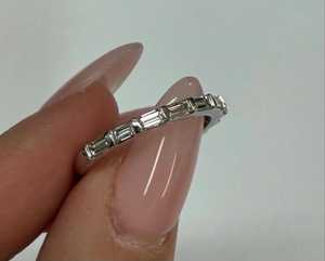 Anillo de Boda de Media Eternidad de Oro de 14k con Diamantes Cultivados en Laboratorio de Corte Baguette, 0.50ctw, 10 Piedras, Anillo Apilable a Juego, Venta al por Mayor de Fábrica - Product Image 2