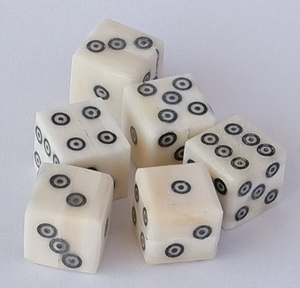 Dés de jeu cubiques en os de buffle blanc poli, faits à la main, de haute qualité, design personnalisable, caractéristiques écologiques, emballage personnalisé - Product Image 1