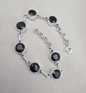 กำไลข้อมือหินออนิกซ์สีดำ เงินแท้ 925 ชุบโรเดียม ทำด้วยมือ เครื่องประดับสำหรับผู้หญิง - Product Image 2