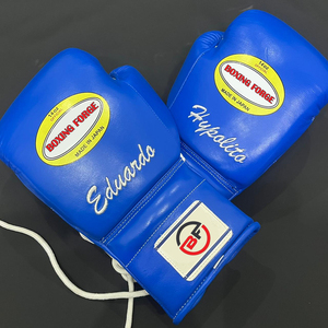 Guantes de Boxeo de Cuero Vacuno con Logotipo Personalizado |   Juego de Guantes de Entrenamiento y Sparring de Marca OEM para Hombres y Mujeres - Product Image 5