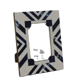 Prix d'usine de gros Cadres photo en résine incrustée d'os à motif marocain Cadres en résine incrustés d'os fabriqués à la main disponibles - Product Image 1