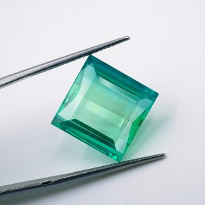 Saphir Paraiba cultivé en laboratoire, pierre précieuse 22,50 ct, facetté carré vert 15x15mm pour la fabrication de bijoux - Product Image 2