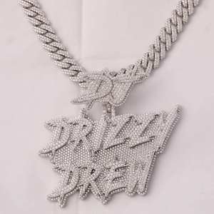Colgante de Letra Personalizado de Lujo Estilo Hip Hop con Moissanita y Cadena Cubana de Plata 925, Totalmente Cubierto de Moissanitas - Product Image 1