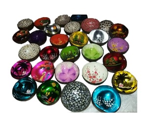 Tazón Decorativo Hecho a Mano en Vietnam, de Cáscara de Coco Pintada e Incrustada con Madreperla, Diseño Personalizado para Exportación - Product Image 4