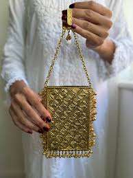 Pochette en laiton artisanale avec motif floral ethnique pour femme, pochette en laiton vintage au look royal pour la collection de mariée - Product Image 2