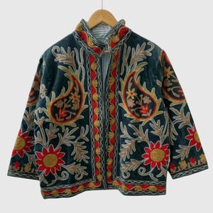 Chaqueta de terciopelo con cuello mandarín y bordado floral a mano, manga larga, para adultos, estilo elegante, para invierno. - Product Image 1