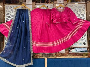 Chaniya Choli con Base de Algodón, Blusa con Mangas Largas y Adornos Delanteros y Traseros, y Dupatta de Seda Vichitra con Trabajo de Calado, Ropa Étnica Tradicional - Product Image 3