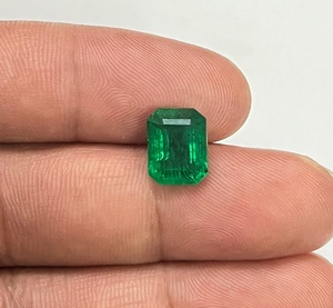 Emerald 3.80 Cts รูปทรงแปดเหลี่ยมจากแหล่งกำเนิดของแซมเบียที่มีความชัดเจน Lusture และสีโดย Sadiya International - Product Image 5