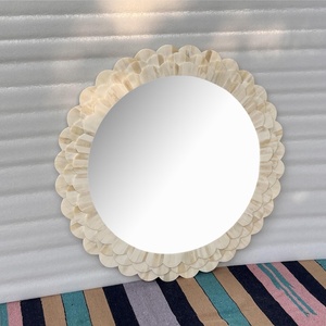 Espejo de Pared Hexagonal Moderno con Incrustaciones de Hueso Hecho a Mano - Product Image 3