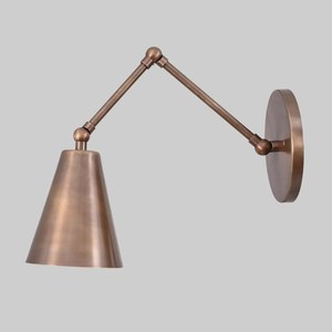 Applique murale moderne en laiton avec bras réglable, style industriel géométrique, éclairage de chambre, design intérieur durable - Product Image 4
