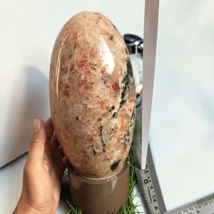 Lingam de Shiva en pierre de soleil en vrac – Pierre précieuse polie artisanale pour le Reiki, le Yoga et la décoration intérieure - Product Image 6