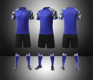 Ensembles d'uniformes de basketball personnalisés pour hommes avec nom d'équipe, maillot et short de sport respirants en polyester, bleu ciel et noir, sublimation, été, devant - Product Image 3