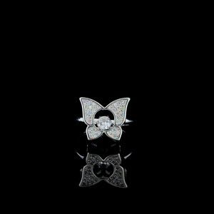 Bague en argent Diamant Dansant Effet Papillon avec pierre centrale flottante et motif fleur de papillon pour les détaillants de bijoux de boutique - Product Image 3
