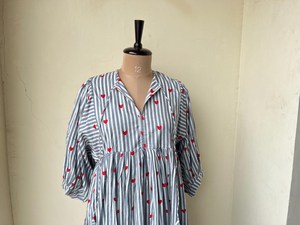 เดรสผ้าฝ้ายพิมพ์ลายหัวใจแขนพองผูกคอ - Product Image 1