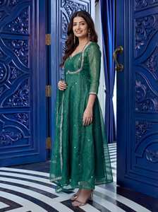 DISEÑO FENDY: Kurti de Lujo con Bordado de Lentejuelas en Satén, Pantalón y Dupatta para Boda, Fiesta, Moderno, de Secado Rápido, para Todas las Estaciones. Sin Reseñas. - Product Image 3