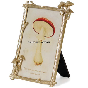 Cadre photo créatif en métal de style champignon, design nordique européen, rétro, doré, moderne, minimaliste, luxe léger, décoration de bureau - Product Image 1