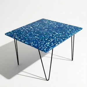 Table basse minimaliste moderne en plastique recyclé 4GoodThings, poignée durable, légère, écologique, meubles de salon - Product Image 1