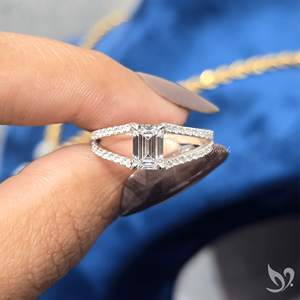 แหวนแต่งงานเพชรแล็บทรงเหลี่ยมมรกต 1 กะรัต ดีไซน์หรูหรา ประดับเพชรแบบไมโครเพฟ ทองคำขาว 10K รับรองโดย IGI - Product Image 3