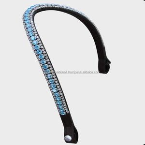 Bandeau de tête pour cheval en cuir anglais noir de haute qualité, forme incurvée, avec cristaux bleus et transparents, pierres de diamant, effet brillant. - Product Image 3
