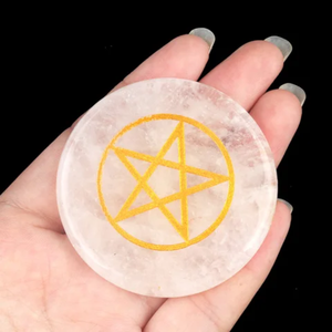 Pierre plate en quartz clair gravée lune et étoile, tranche énergétique, décoration en cristal faite à la main, poignée écologique en agate Ruhi du Gujarat - Product Image 2
