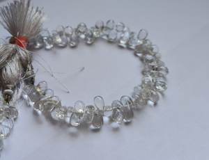 Topacio blanco natural AAA de 8.5 pulgadas, facetado en forma de lágrima, briolette de 6x8 mm, cuentas de topacio blanco para la fabricación de joyería al por mayor. - Product Image 1