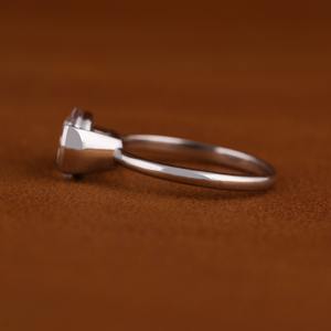 Bague Solitaire Minimaliste de Mariage en Or Massif 14 carats Certifiée IGI pour Femme, avec Diamant CVD de Laboratoire Taille Poire de Haute Qualité - Product Image 4