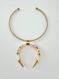 Colgante de luna creciente de hueso de 3 pulgadas hecho a mano con doble colte y incrustaciones de latón, con acabado en oro y plata, joyería personalizada - Product Image 3