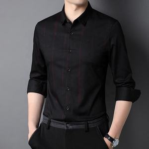 เสื้อเชิ้ตผู้ชายลายสก็อตสีดำ แขนยาว ปกคอปก ผ้าฝ้ายทอ ติดกระดุม ป้องกันรอยยับ เหมาะสำหรับใส่ในฤดูใบไม้ร่วง - Product Image 4