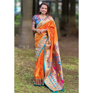 Elite weaves orangery chandrakor Swan yeola paithani Silk Saree zari ทอด้วยสีส้มตัดกันเสื้อผ้าอินเดียและปากีสถาน - Product Image 1