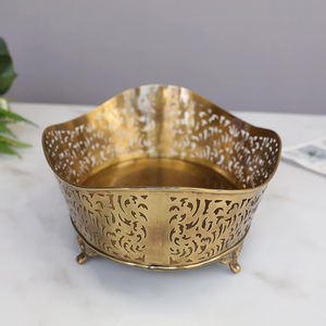 Frutero Decorativo de Metal Dorado Vintage con Diseño Calado Ornamentado y Patas Elevadas, Cesta de Almacenamiento de Lujo para Decoración del Hogar - Product Image 1