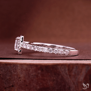 Anillo de Diamante de Laboratorio con Corte Princesa de 0.5 Quilates, Banda Delicada con Pavé, Joyería Nupcial Minimalista, Certificado IGI, Oro Blanco - Product Image 3
