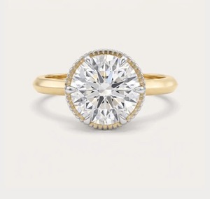 Bague de fiançailles pour femme en or jaune 14 carats avec diamant rond brillant de laboratoire de 2,13 carats et halo caché - Product Image 1